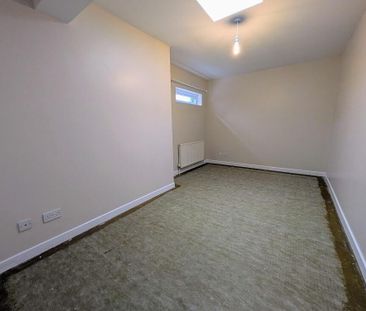 9 The Courtyard Mary Street, Newtownards, BT23 4GB - Photo 5
