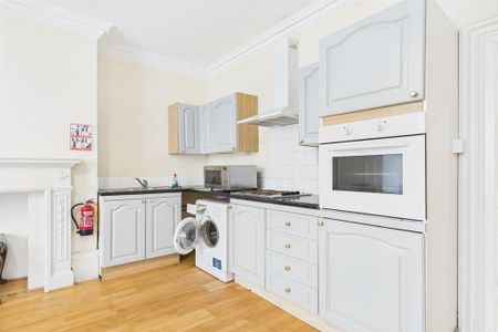 4 bedroom apartment to rent - Photo 4