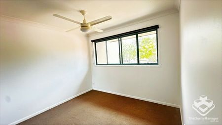 Beautiful 3-Bedroom Townhouse in the Heart of Hope Island â Your Next Home Awaits! - Photo 4