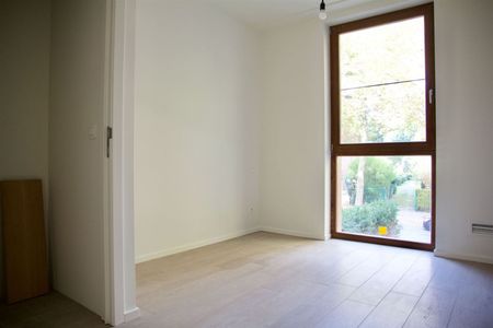 Recent gelijkvloers appartement ca. 93m2 met 2 slaapkamers, grote tuin en kelder. - Photo 5