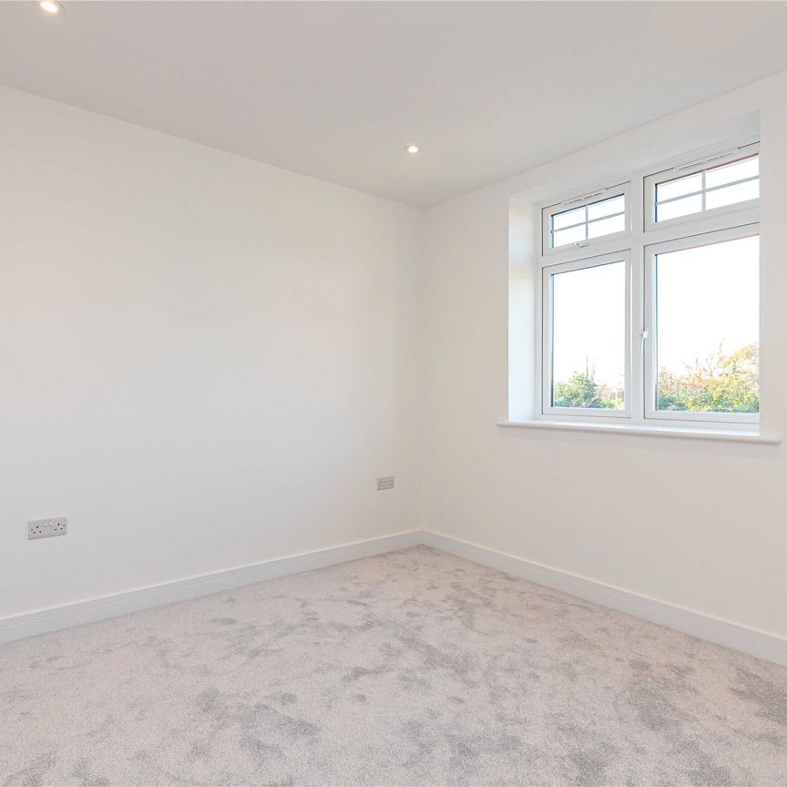 2 bedroom in Shoppenhangers Road, Maidenhead - Photo 1