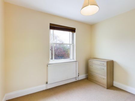 4 bedroom semi-detached house to rent - Photo 3