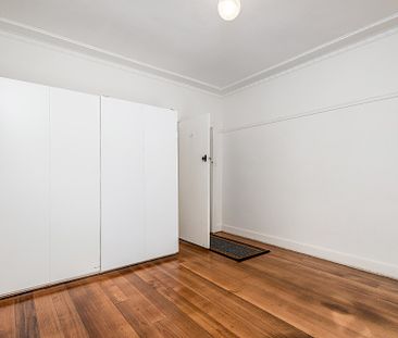 COMFORTABLE LIVING IN OAKLEIGH - Photo 3