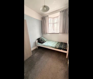 Room in a Shared House, Tunstall Road, CR0 - Photo 1