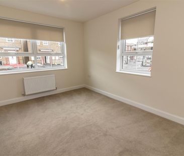 3 Bedroom House - Semi-Detached - Photo 3