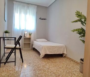 Plaza de Corpus Barga, Madrid, Community of Madrid 28053 - Photo 1