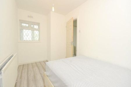 3 bedroom detached house to rent - Photo 2