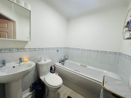2 bedroom apartment to rent - Photo 4