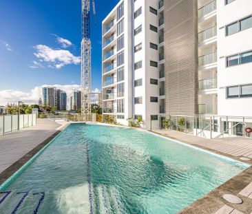 STUNNING APARTMENT - Photo 1