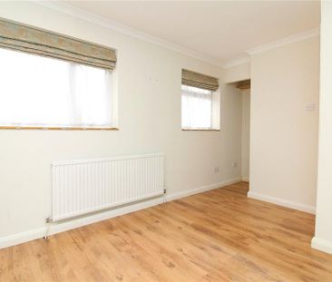 2 bedroom semi-detached house to rent - Photo 6