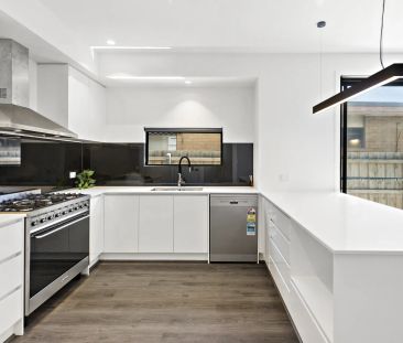 Near New 4 bedroom Townhouse - Photo 5