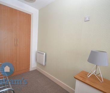 2 bed Flat for Rent - Photo 5