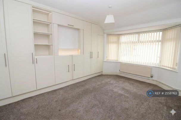 4 bedroom semi-detached house to rent - Photo 1