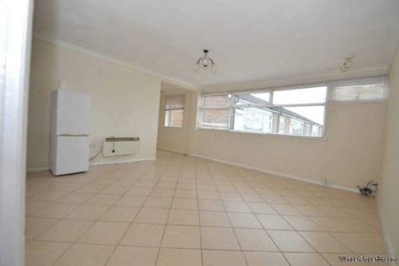 2 bedroom property to rent in Addlestone - Photo 2