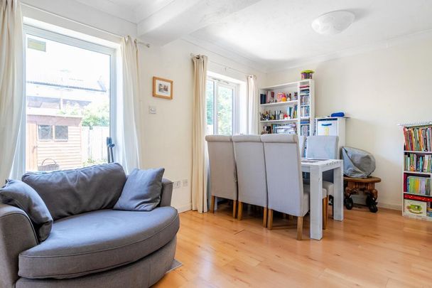 3 bedroom end of terrace house to rent - Photo 1