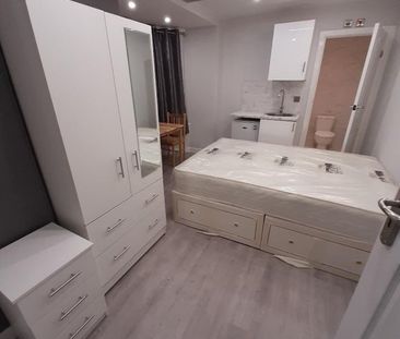 Studio Flat, Paddington, W2 - Photo 4