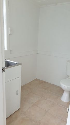 Property Management8a Northcote Road, Takapuna - House for Rent - Photo 5