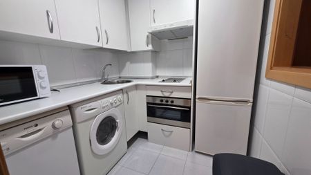 Apartamento de alquiler en Calle de Belfast, 13, Rejas - Photo 5
