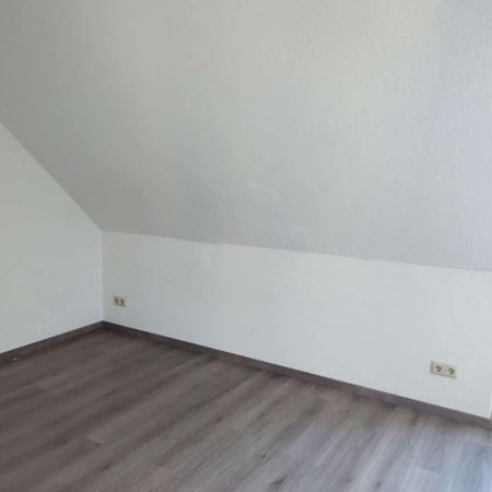 2-Raum-DG-Wohnung mit Balkon und Terasse - Photo 3