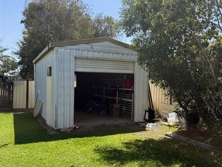 Charming Family Home in Bundaberg East - Photo 4