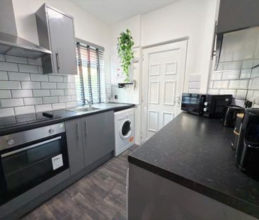 3 bedroom end of terrace house to rent - Photo 6