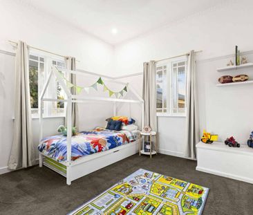 Classic Charm Meets Modern Comfort in the Heart of South Toowoomba - Photo 4