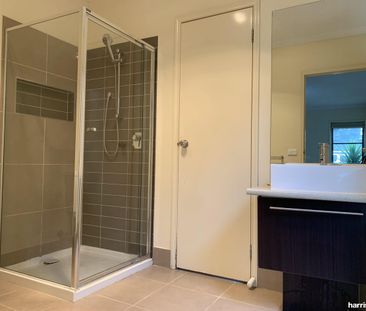 Four Bedroom Family Home In The Heart Of Craigieburn ! - Photo 6