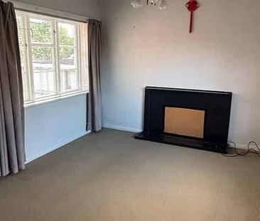 Charming 2BR Home w/ Garden & Deck! - Photo 3