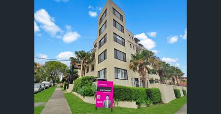 Fully Furnished One-Bedroom Apartment with Large Balcony - Photo 5