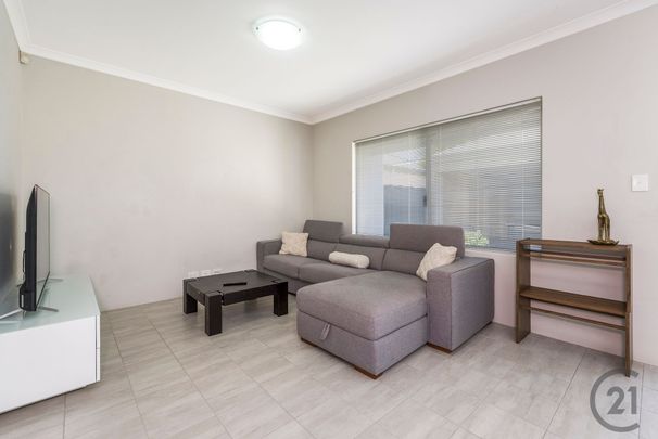 Furnished or Unfurnished Fantastic Townhouse in a Central Location! - Photo 1