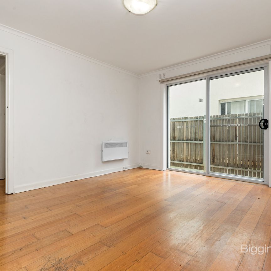 5 MONTH LEASE, TWO BEDROOM APARTMENT RICHMOND HILL! - Photo 1