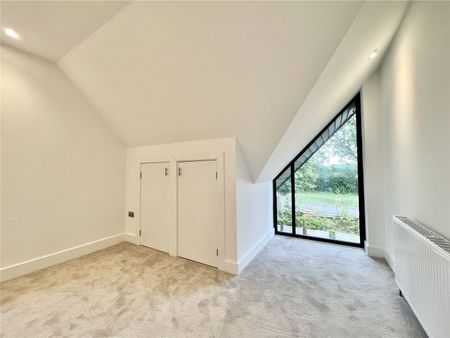 The Stables, Allum Lane - Photo 5