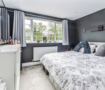 3 bedroom flat to rent - Photo 4