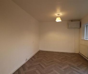 3 bedroom flat to rent - Photo 3