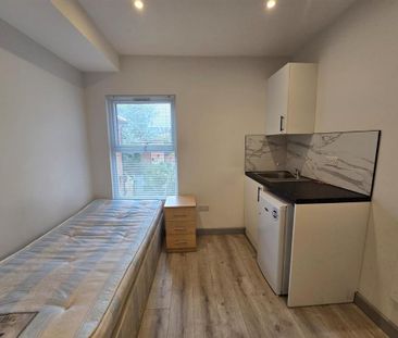 Studio to rent - Photo 2