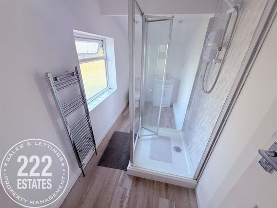 Barnsfold Road - Stockport - SK6 - Photo 1