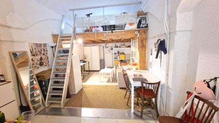 STUDIO en RDC : donne sur une cour intérieure arborée. Disponible ! - Photo 2