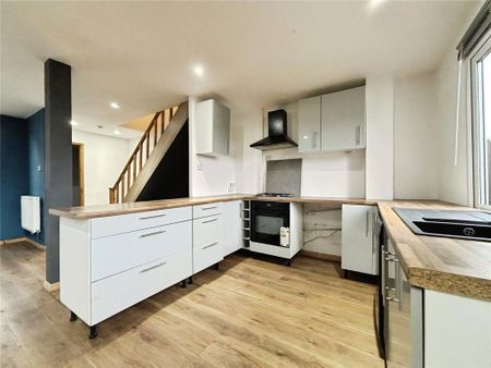 3 bedroom end of terrace house to rent - Photo 5