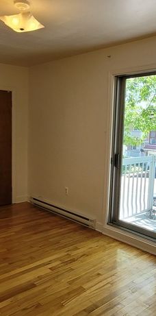 4.5 Haut Triplex Tranquille Près Sauvé - Photo 1