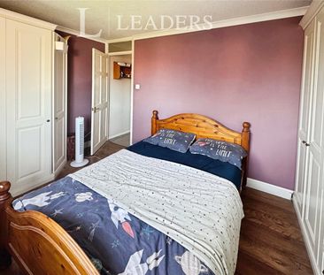 2 bedroom house to rent Smythe Close, Clacton-on-Sea, Essex, CO16 - Photo 3