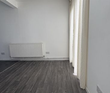 To Let - Photo 5