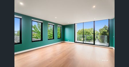 ELEGANT HAWTHORN LIVING IN A PREMIER LOCATION - Photo 2