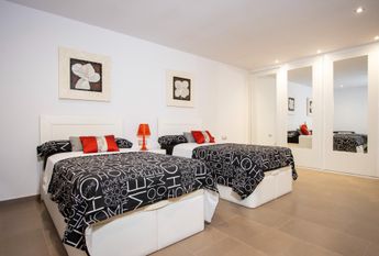 REF.7729 — Luxury Villa with Private Pool 500 Metres from the Sea