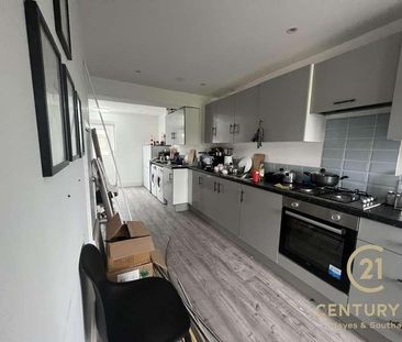 Brabazon Road, Hounslow, TW5 - Photo 1