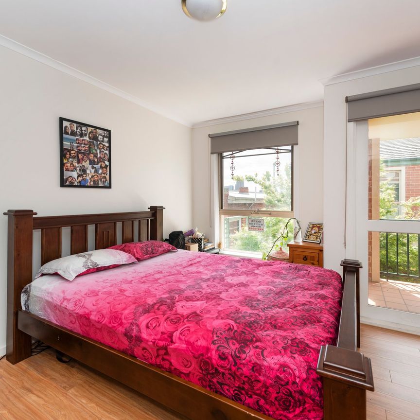 Stylish Two-Bedroom Apartment in Prime Box Hill Location - Photo 1