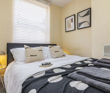 4 bed Mid Terraced House for Rent - Photo 2