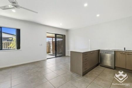 Pristine modern 3 bedroom townhouse - Photo 5
