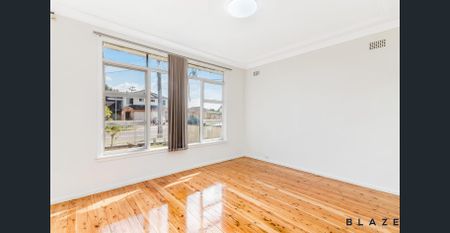 Three Bedroom Home with Character and Comfort! - Photo 3