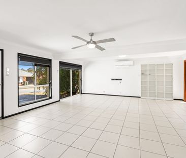 Three-Bedroom Home with Large Open-Plan Living - Photo 3