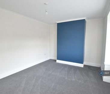 2 bedroom semi-detached house to rent - Photo 2